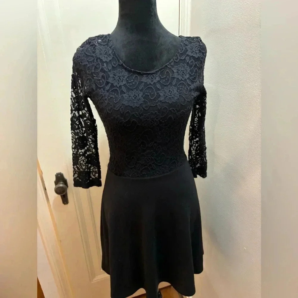 Black lace Skater dress | H&M Divided size 8 beautiful dress